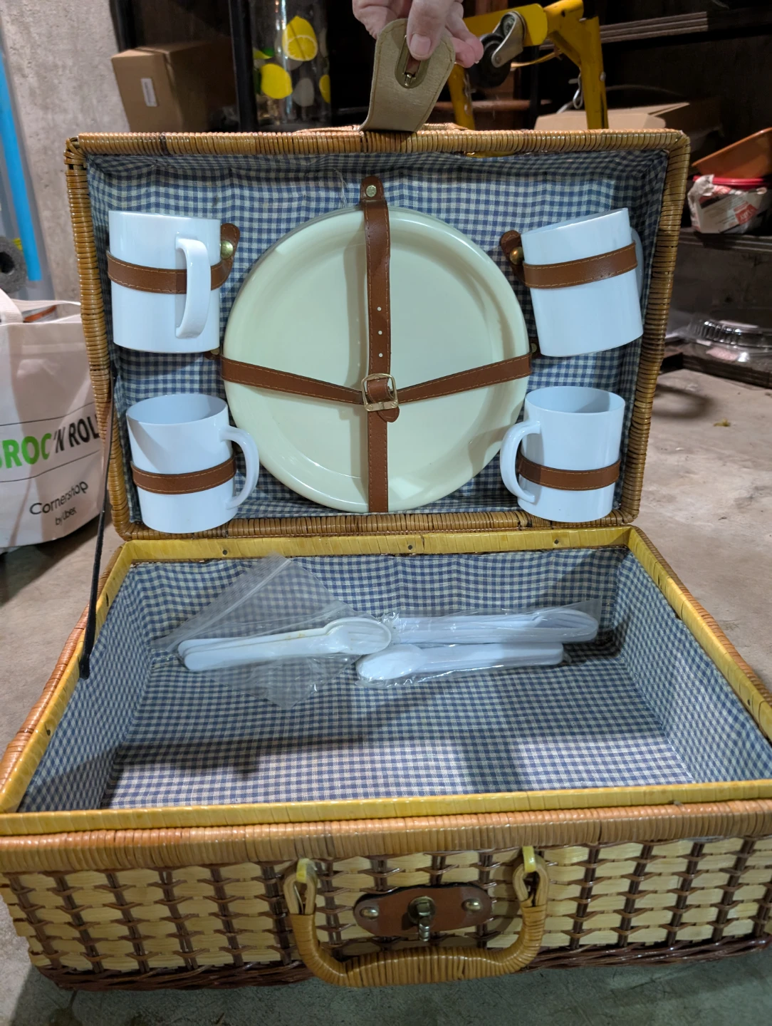 Wicker Picnic Basket with Mugs and Plates - photo 2