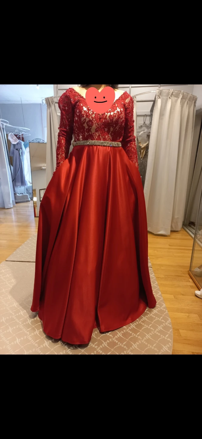 Red formal gown with lace sleeves - photo 2