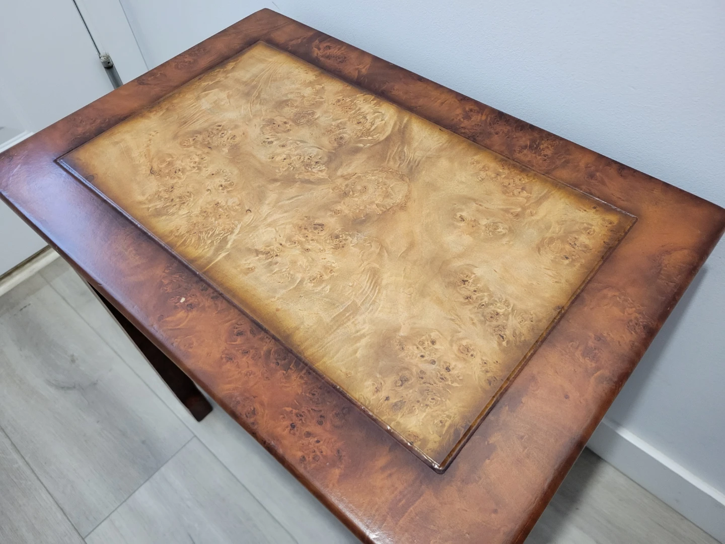 Very Nice Vintage Side Table with Burled Wood Veneer Top - photo 3