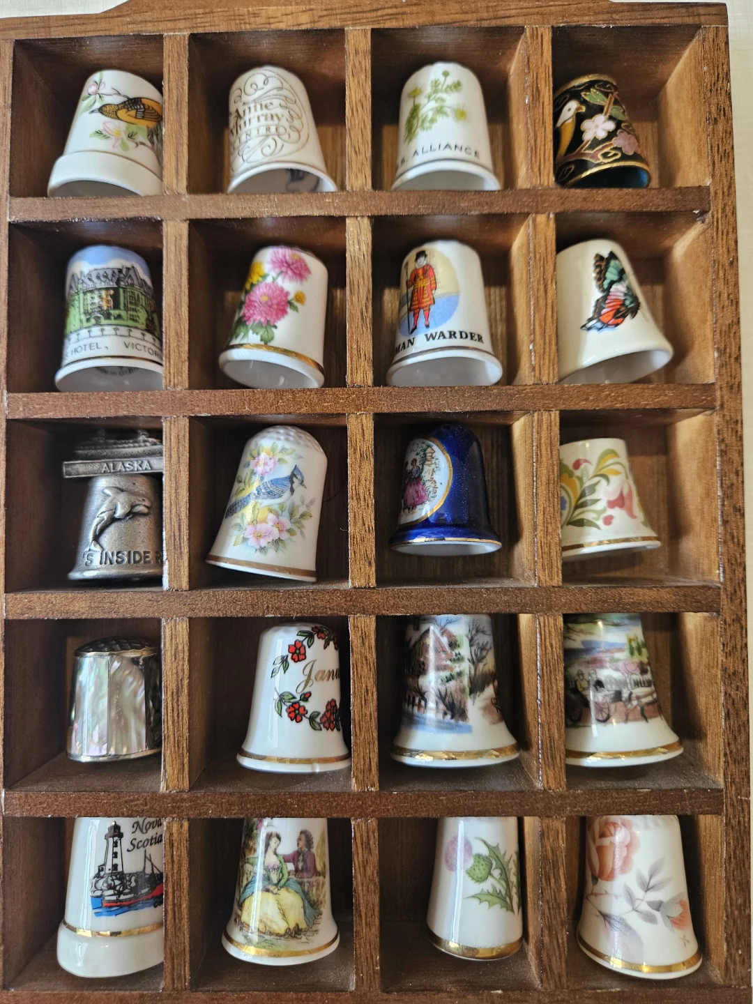 Collection of 20 Decorative Thimbles in Wooden Display Case - photo 4