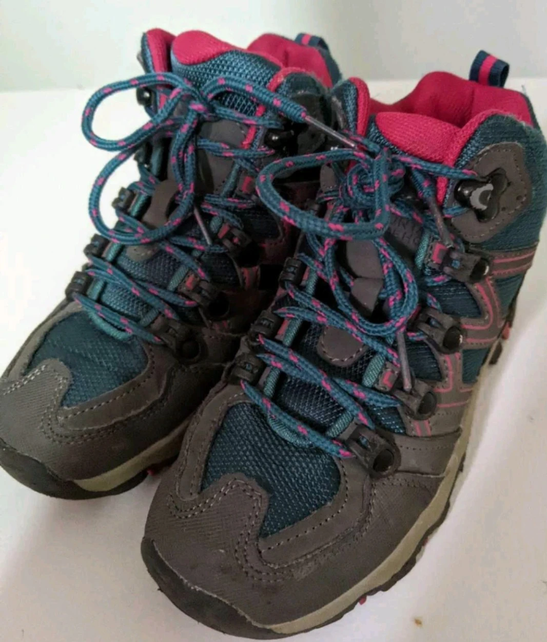 Kids hiking boots