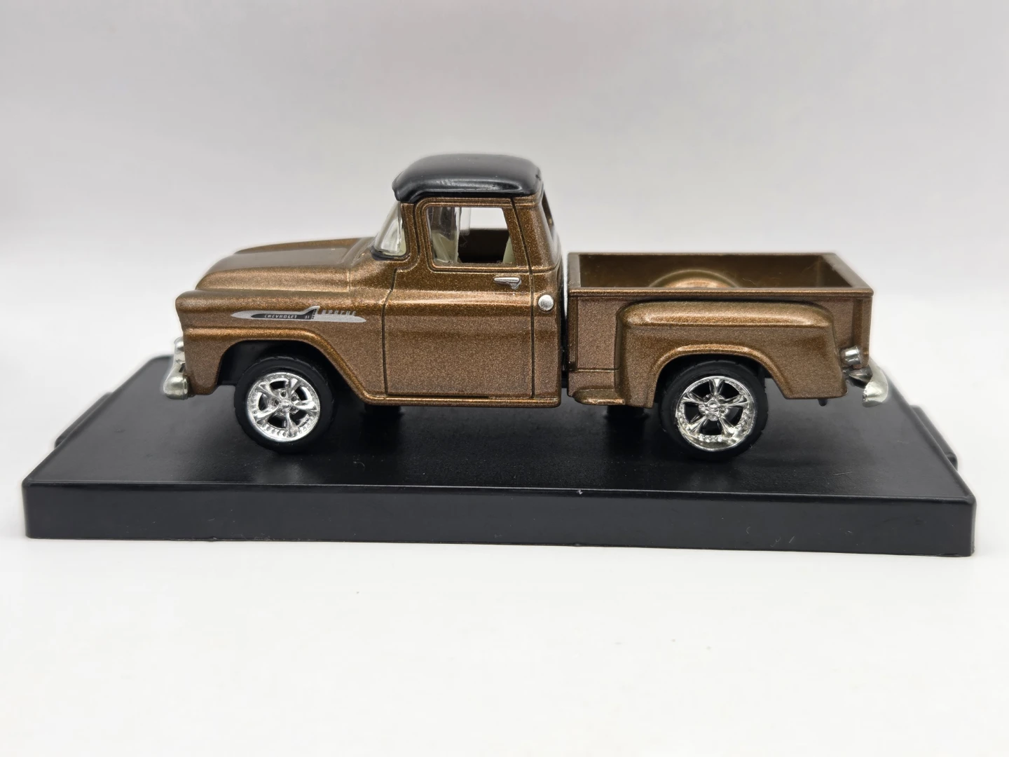M2 Machines 1:64 1958 Chevrolet Apache Stepside Truck (R07) - photo 3