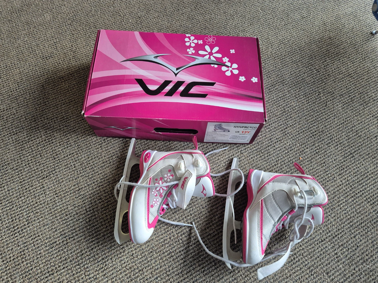 VIC Girls Figure Skates Size 13Y