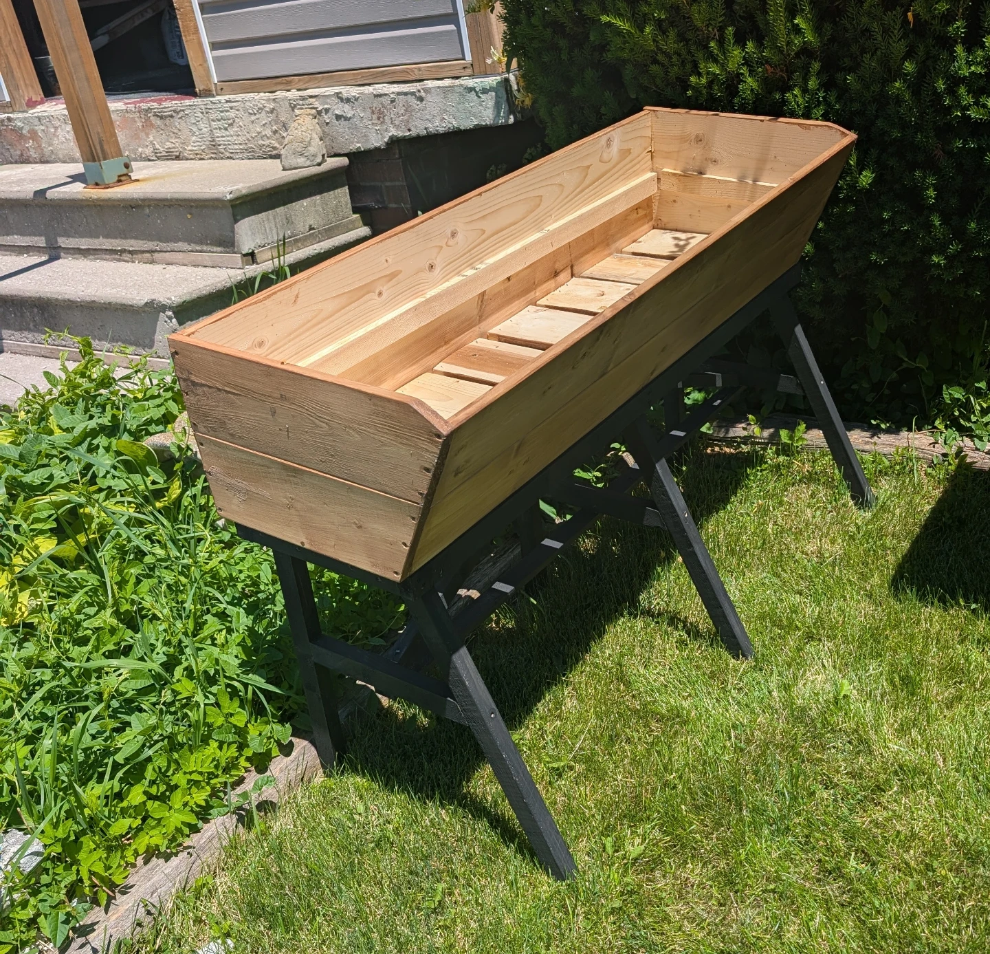 RAISED GARDEN BEDS