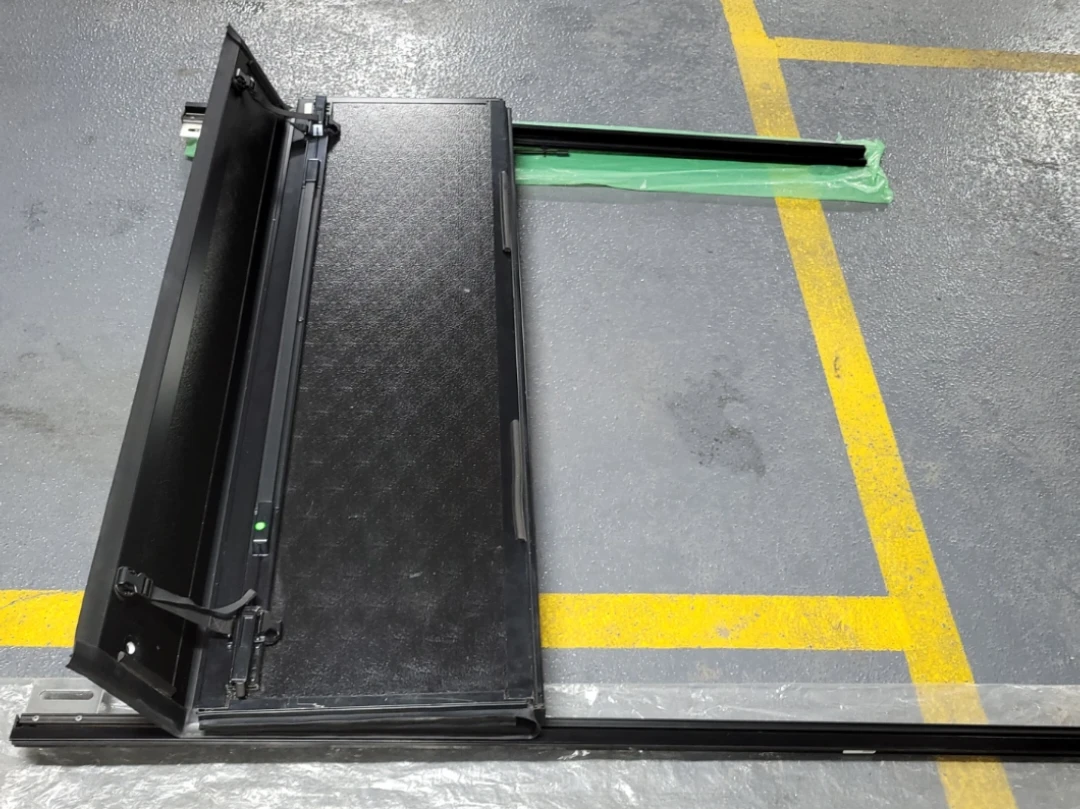 Mopar Folding Tonneau Cover (82215227AF) - photo 4