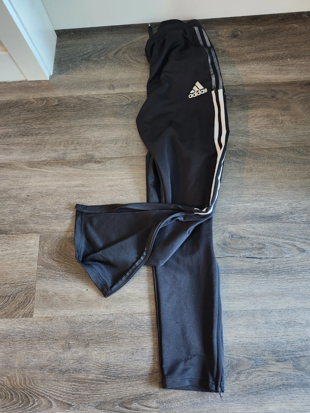 Adidas Black Track Pants - Youth XL⚽️
