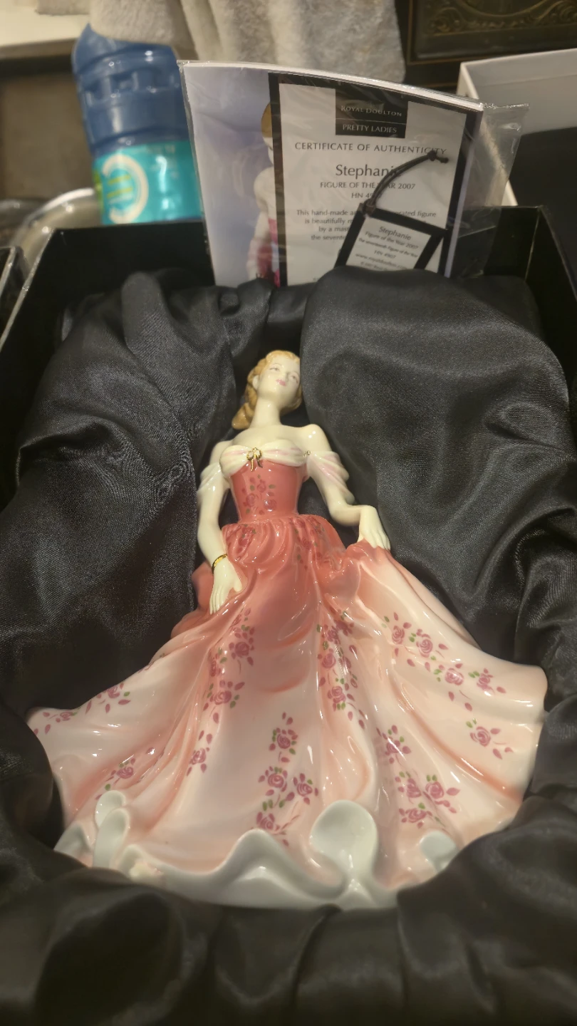 MINT Royal Doulton "Pretty Ladies" Figurines - photo 4
