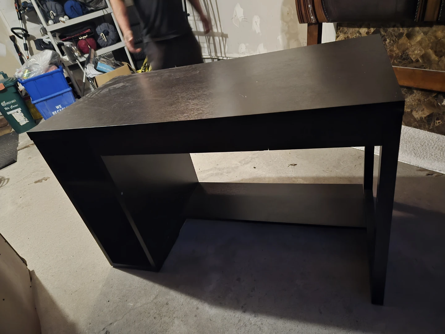 Desk - photo 3