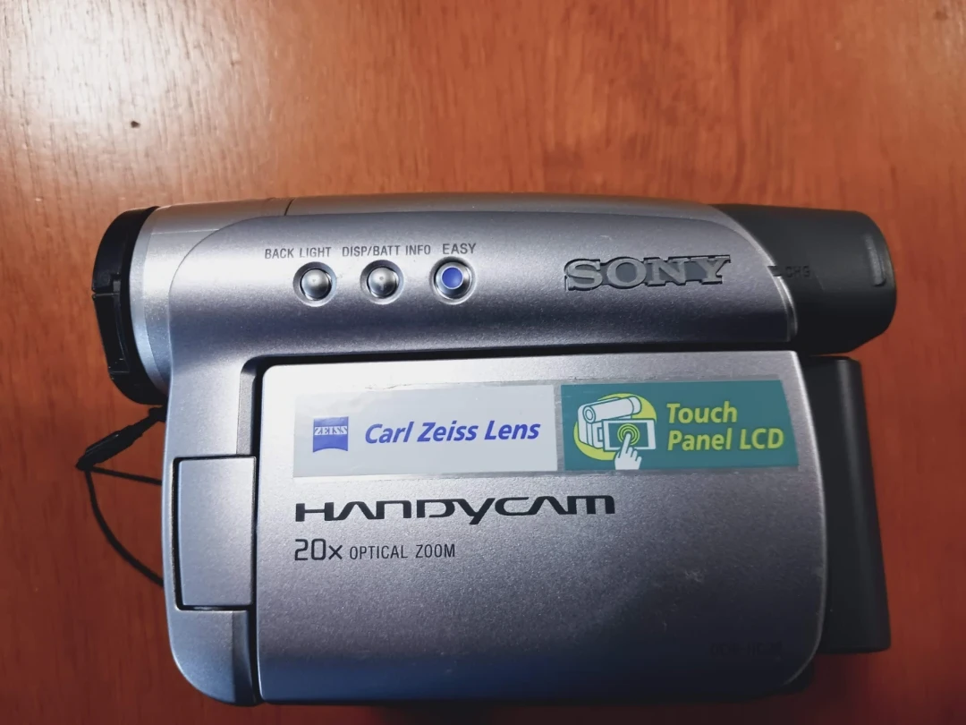 ⚽  Sony Handycam 20x Optical Zoom Camcorder