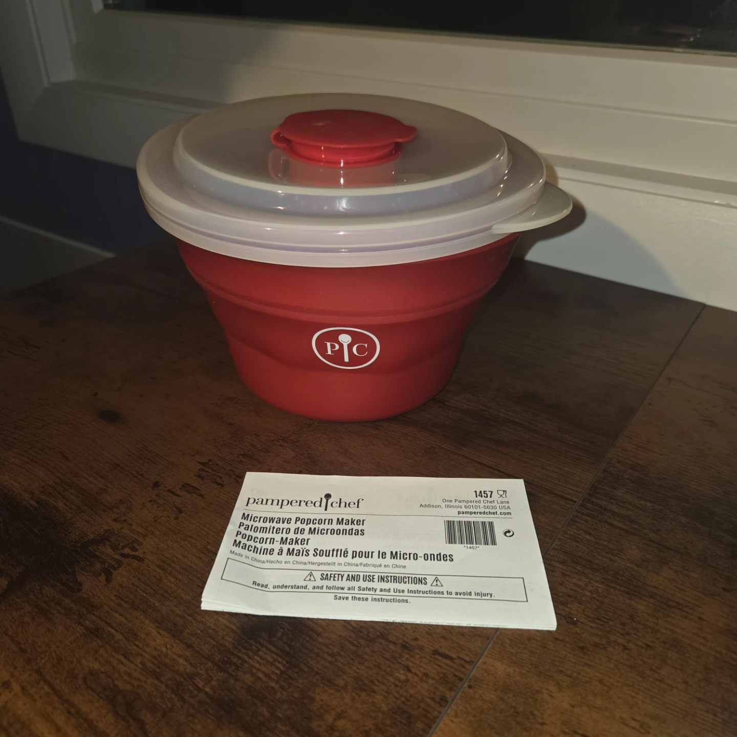 New Pampered Chef Microwave Popcorn Maker