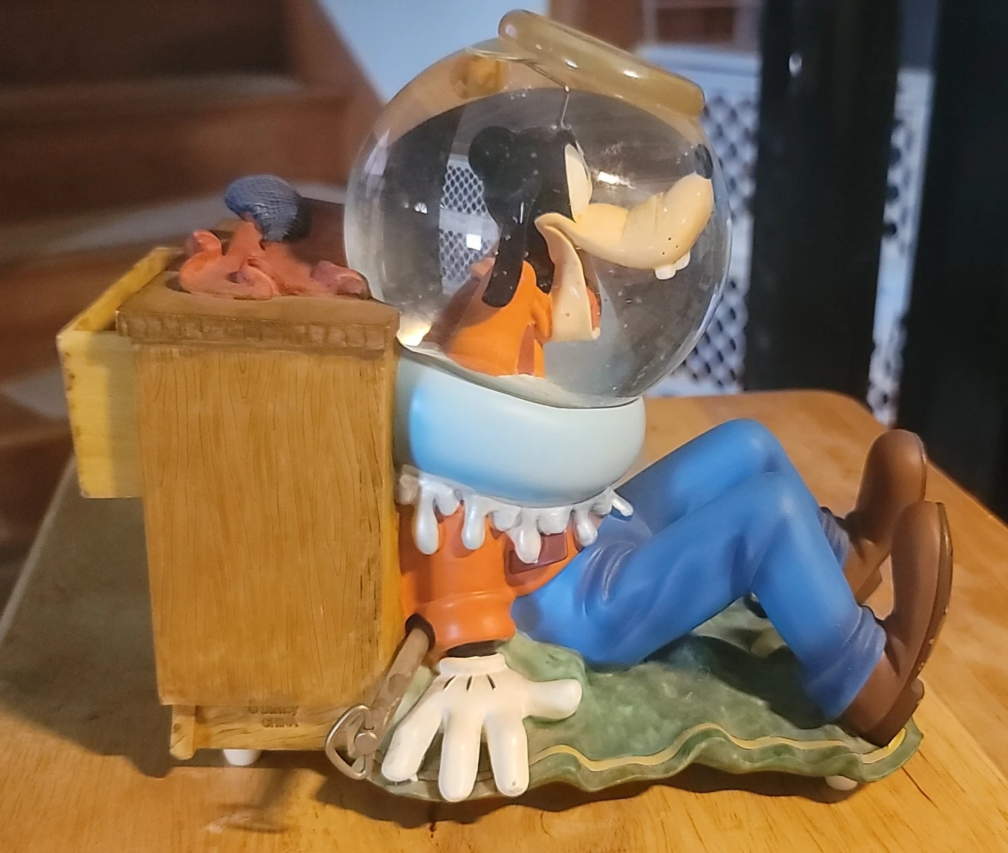 Disney Goofy Musical Snow Globe – Retired – 7" Tall - photo 4