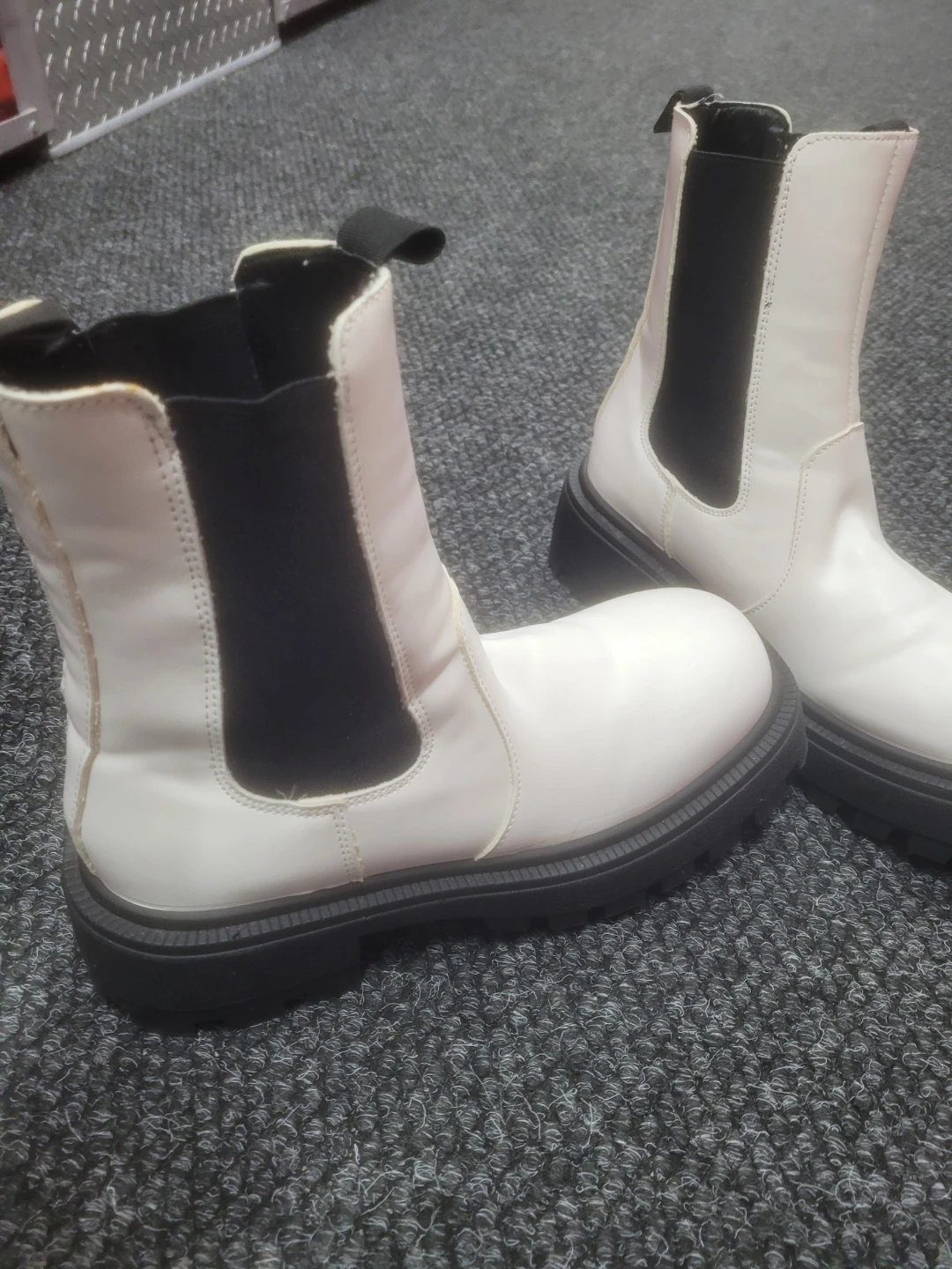 ASOS DESIGN White Chelsea Boots - photo 3