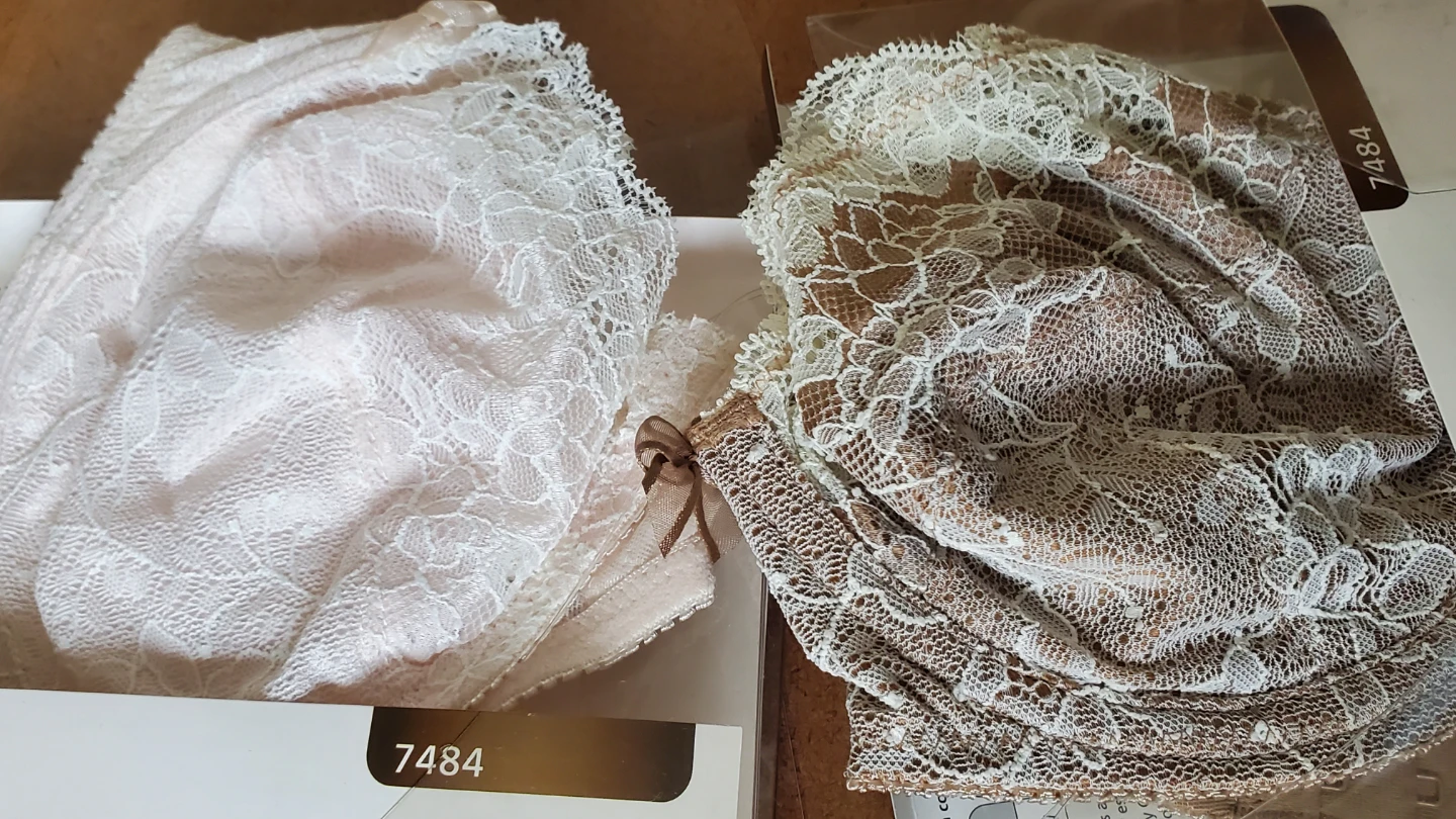 WonderBra Chantilly Lace Underwire Bra 34B, Style 7484 - photo 3