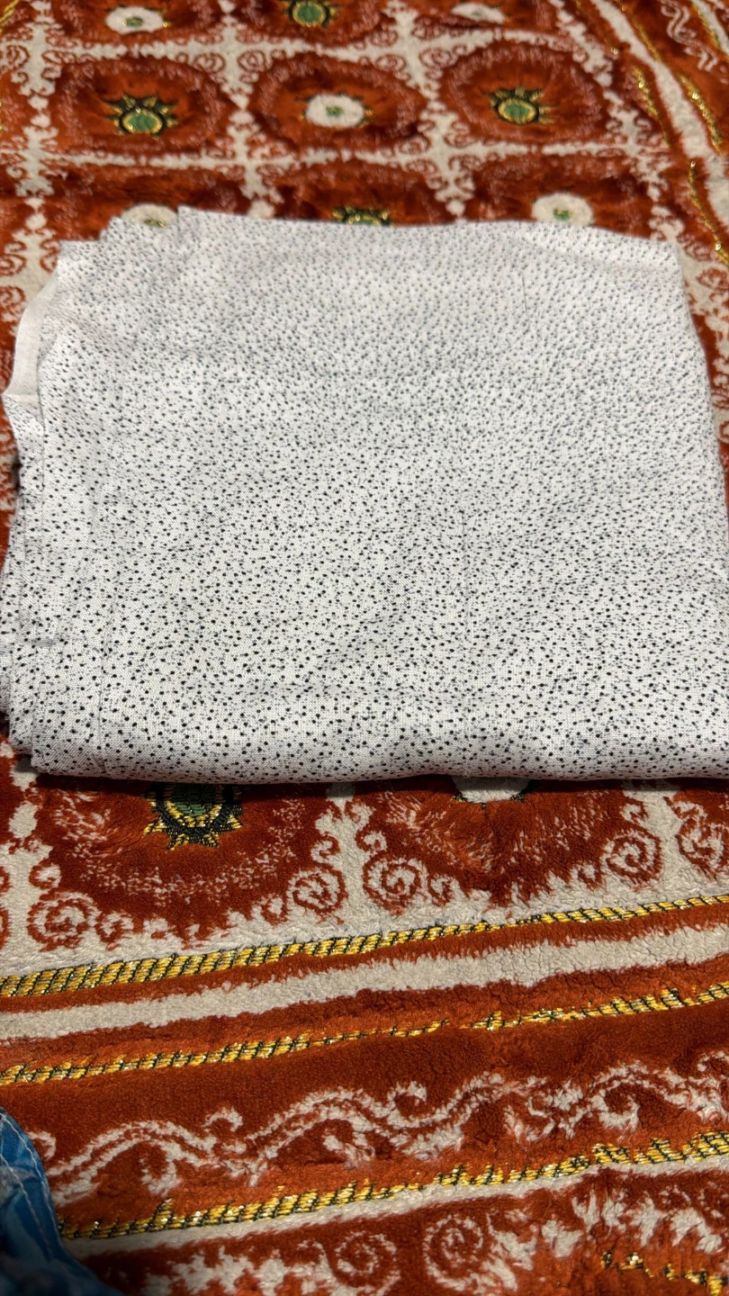 Fabric bundle with floral and abstract prints - photo 3