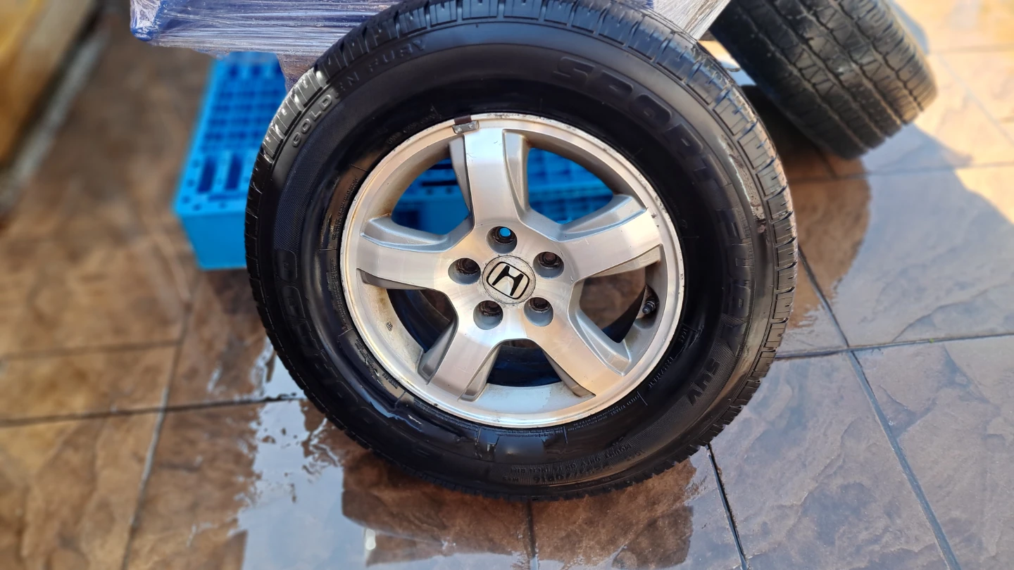 Set of 4 Honda pilot Alloy Wheels and Tires - photo 4