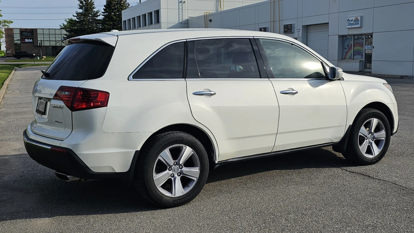 White Acura MDX SUV - photo 5