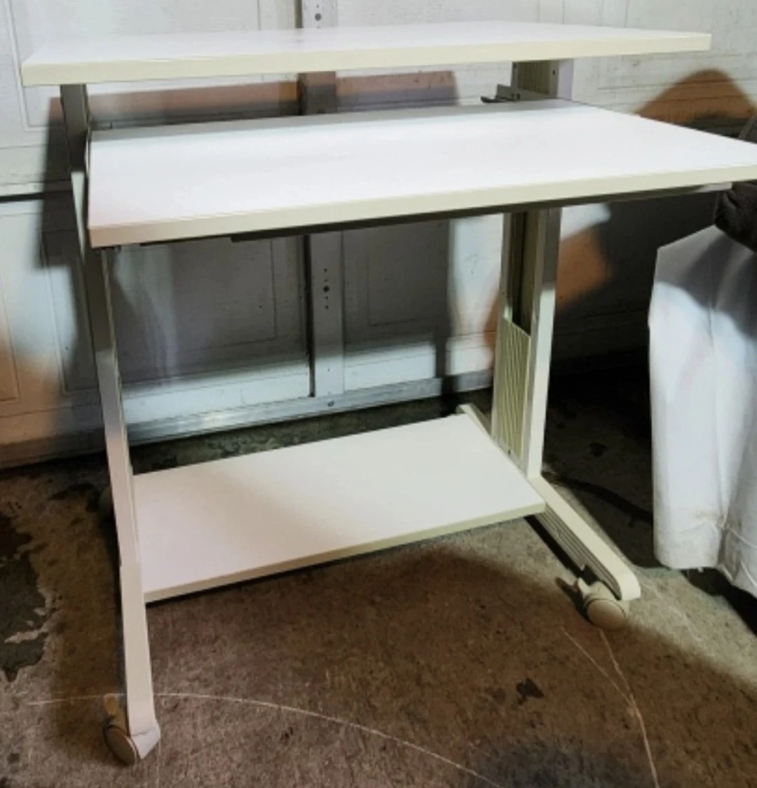 Compact and Sturdy White Study desk or Office desk - photo 3