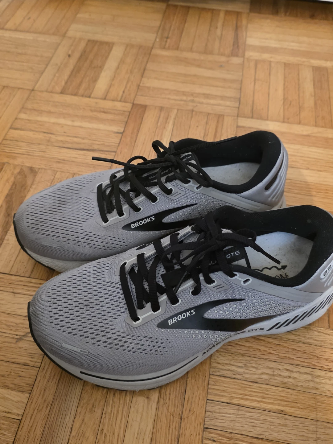 Brooks 4E Extra Wide mens size 9 Running Shoes