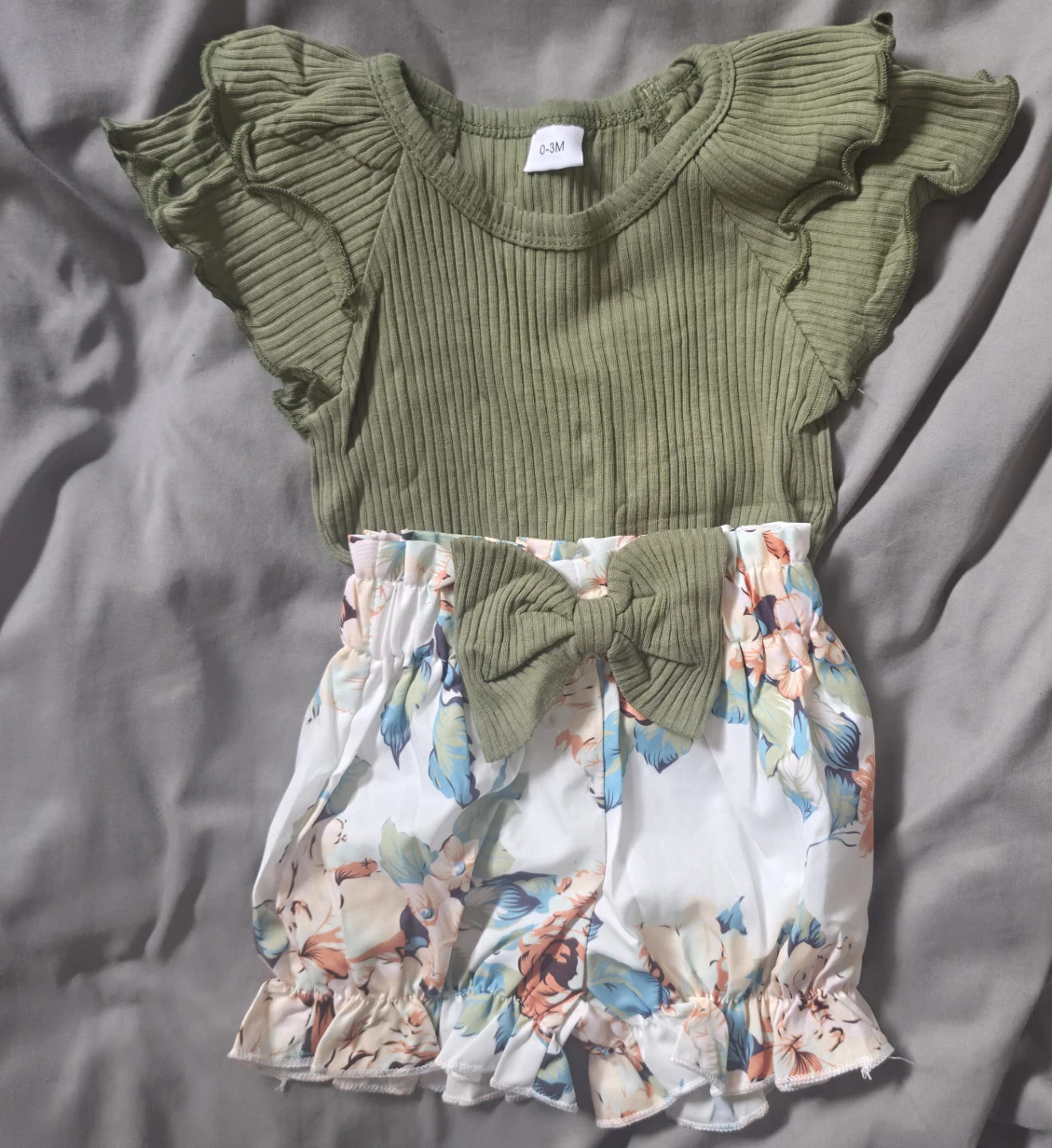 Baby Girl Outfit - Green Bodysuit & Floral Shorts - photo 2