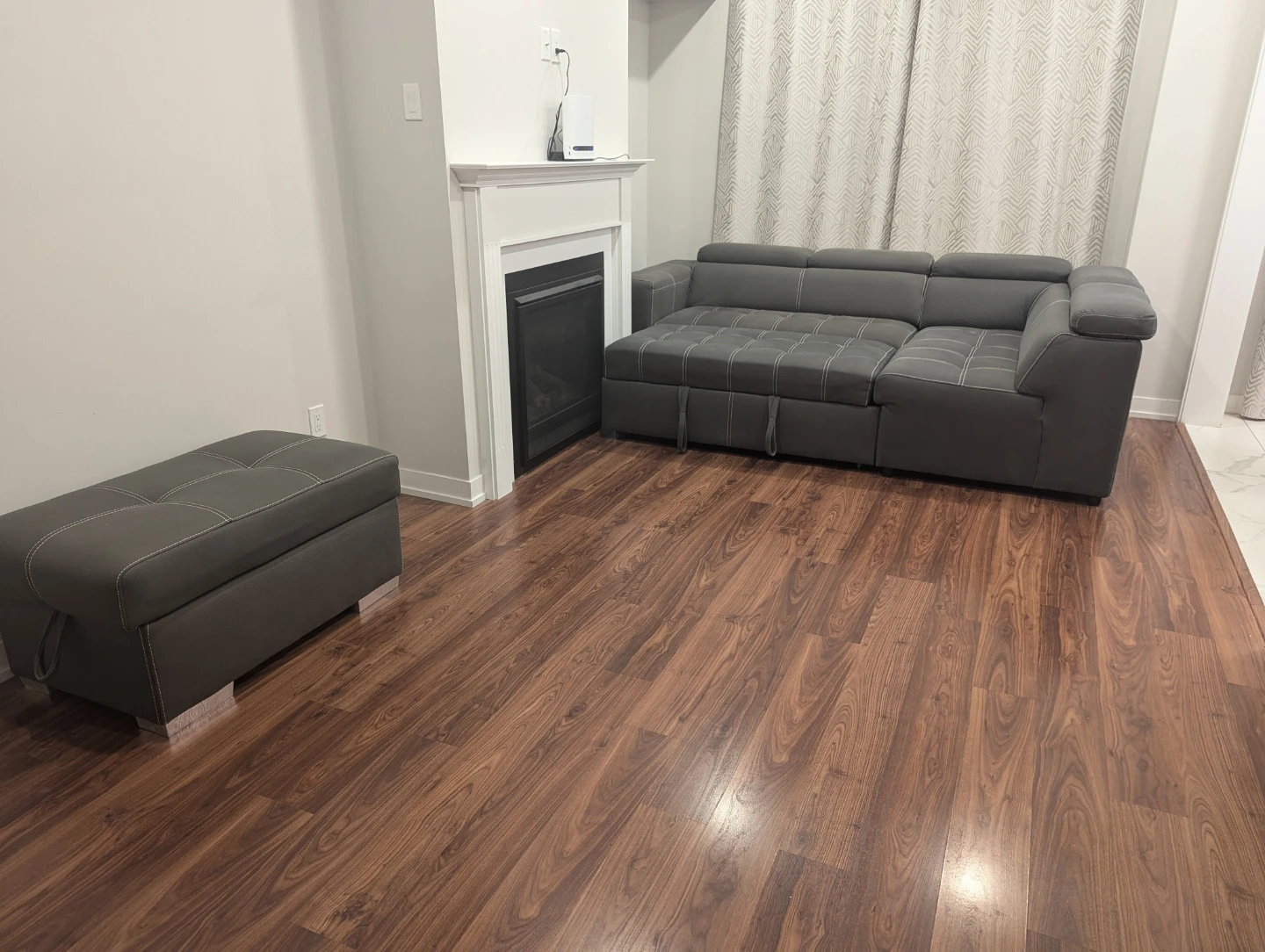 L Shape Sectional Sofa with Pullout Bed.