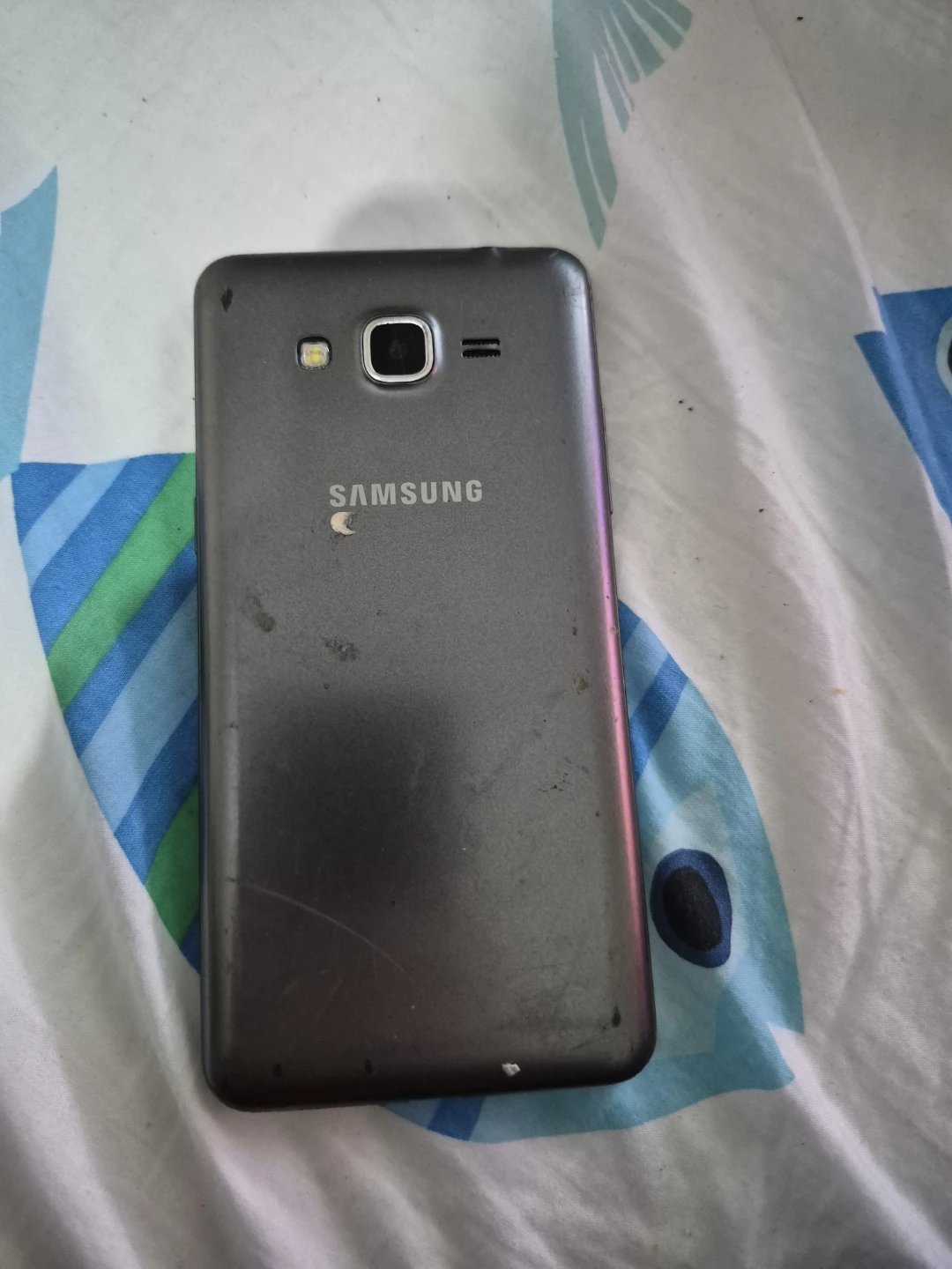 Samsung Cell Phone - photo 2