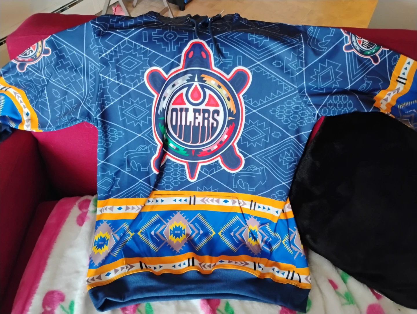 Edmonton Oilers Turtle Island sweater brand new. Size XL