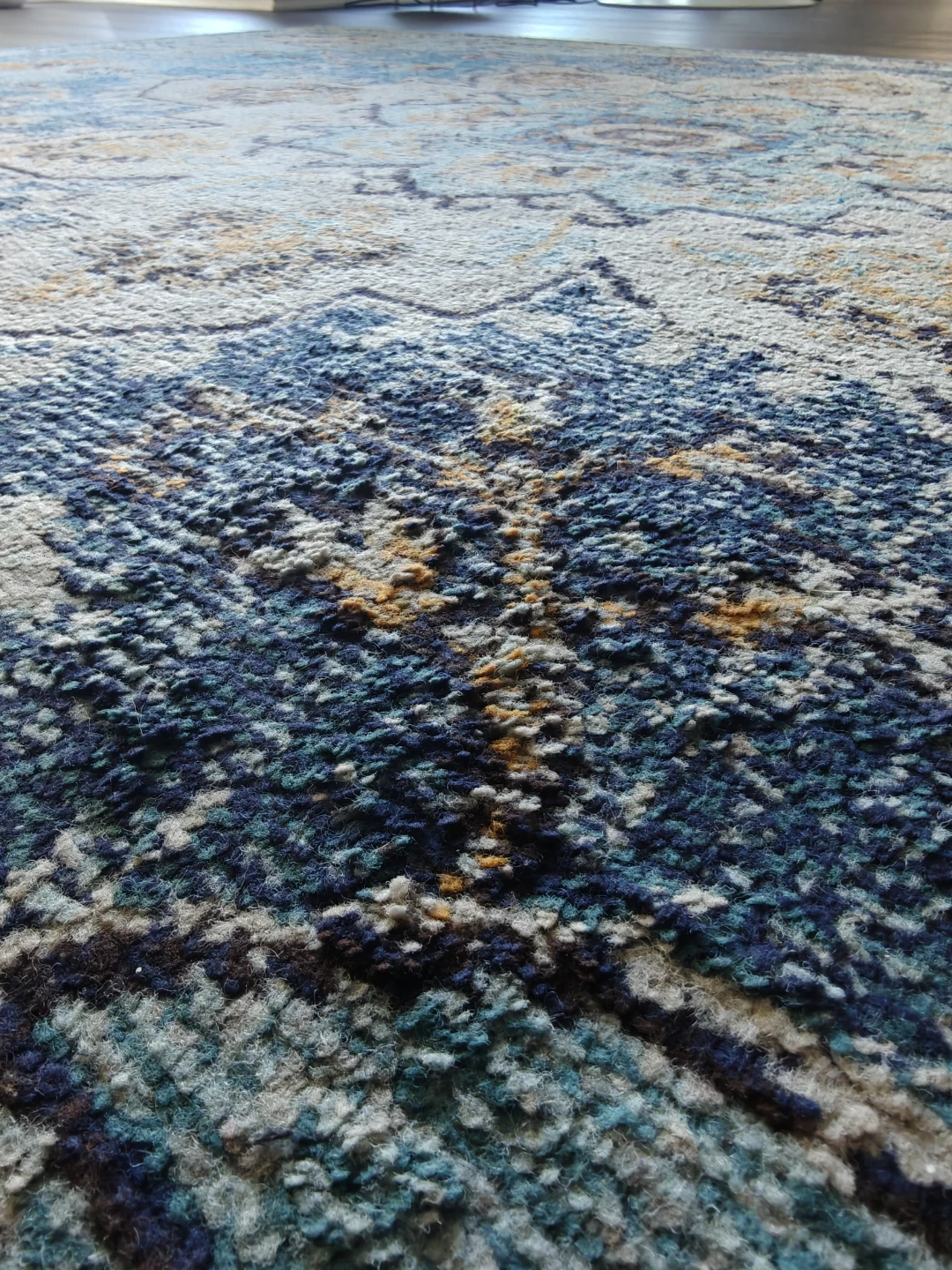 Blue and White Medallion Area Rug 5x7 feet - photo 4