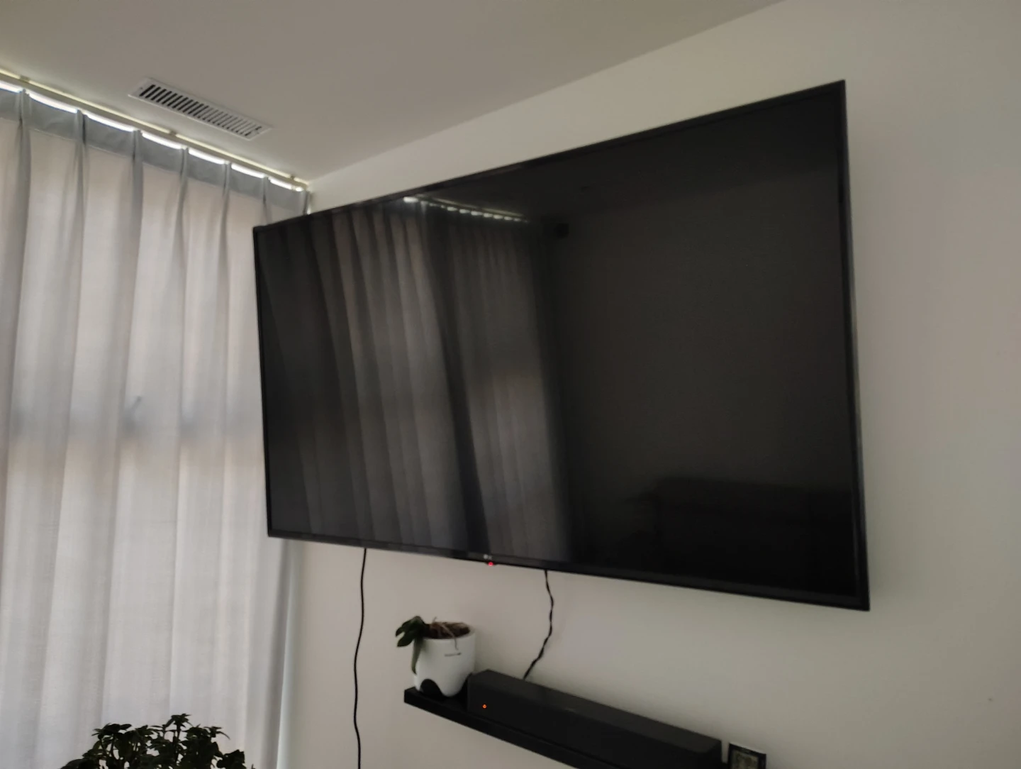 LG 65-inch 4K Ultra HD Smart TV & Wall Mount