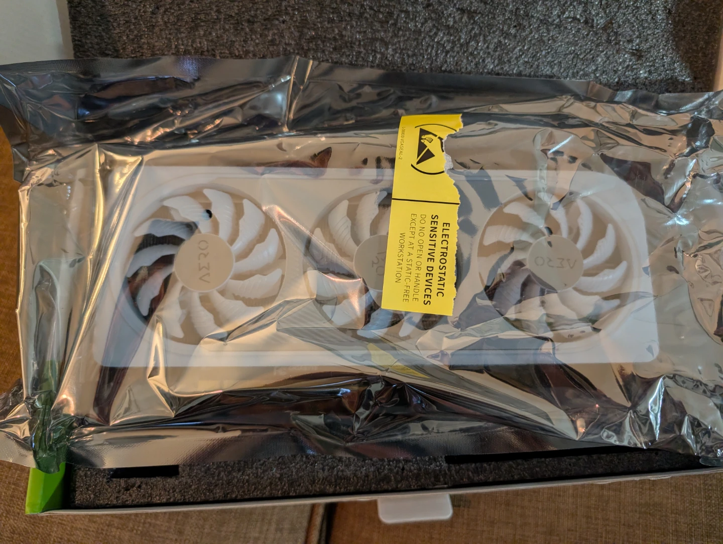 GIGABYTE AERO GeForce RTX 4060 - photo 4
