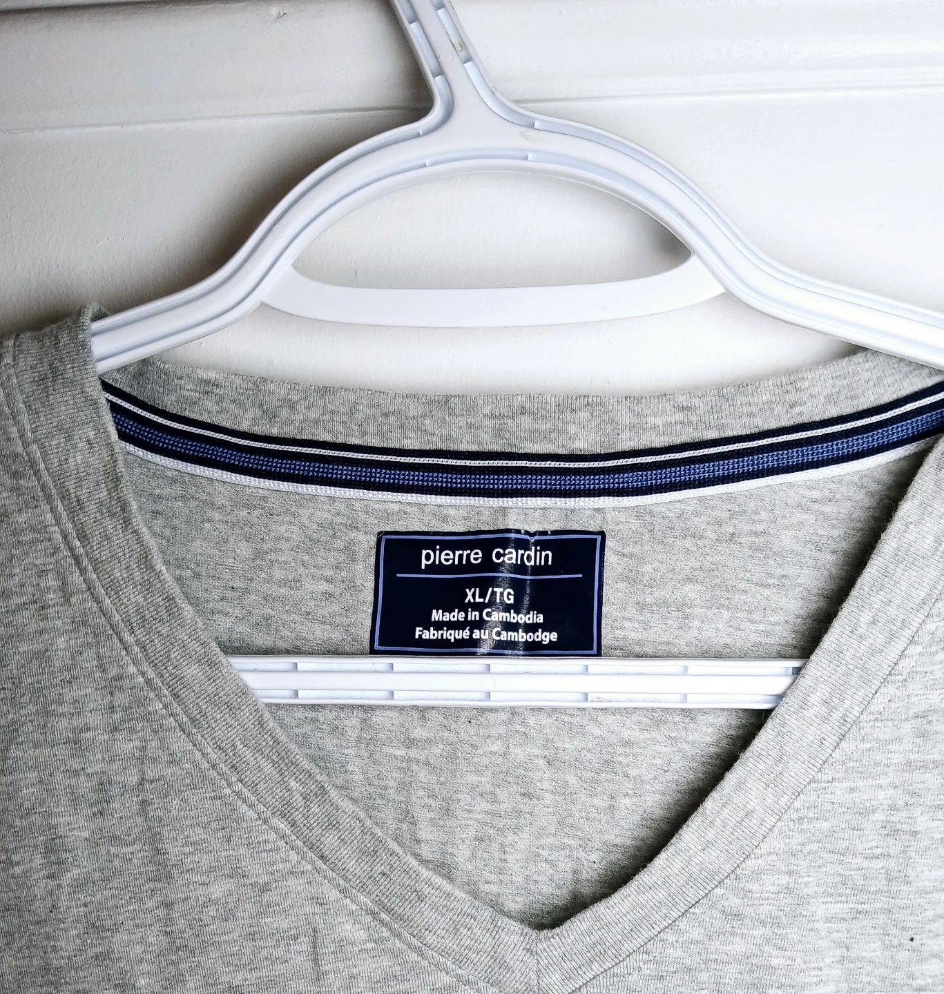 Men XL Pierre Cardin V-Neck T-Shirt - photo 2