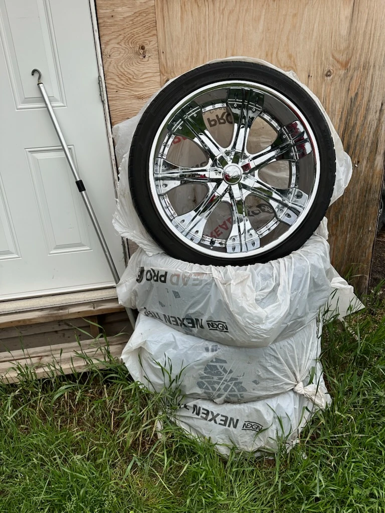 5 bolt universe Alluminum Rims with Tires 295/35R24 - photo 4