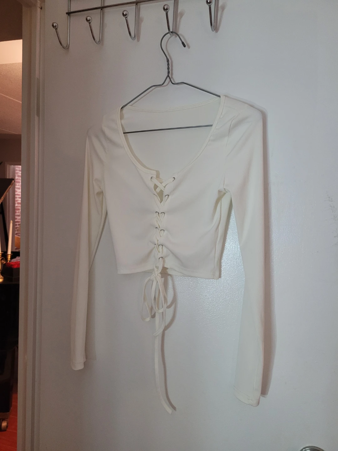 White lace-up long sleeve crop top