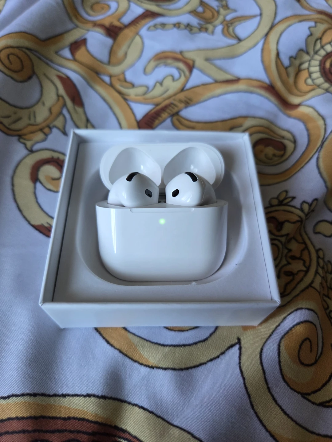 Apple AirPods 4s (ANC) - photo 3