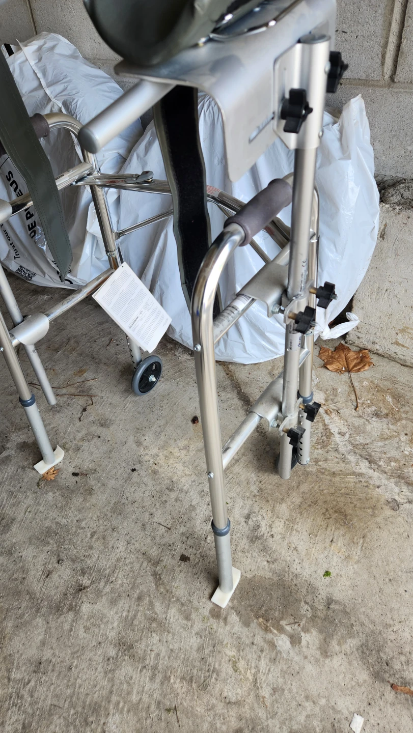 ⚽Adjustable Walker with Seat - photo 3