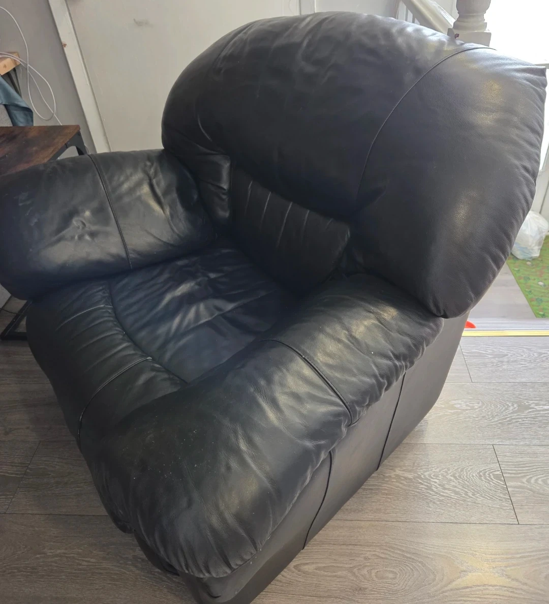 Black Leather Recliner Armchair - photo 3