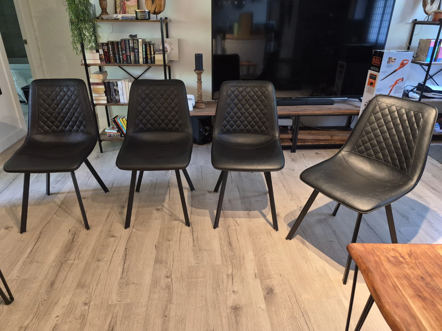 Set of 4 dinning chairs