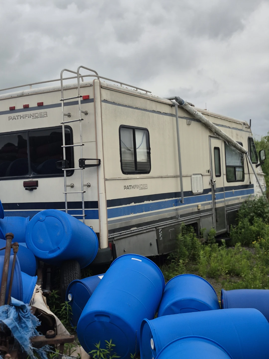 Pathfinder RV Motorhome - photo 2