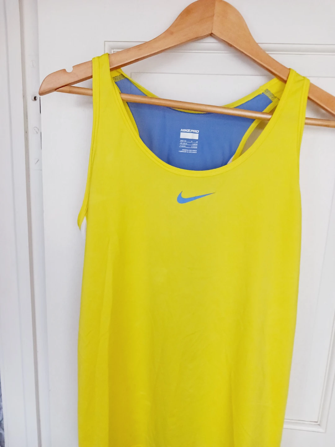 New !!! NIKE  Pro Tank Top - Yellow .Size Medium - photo 2