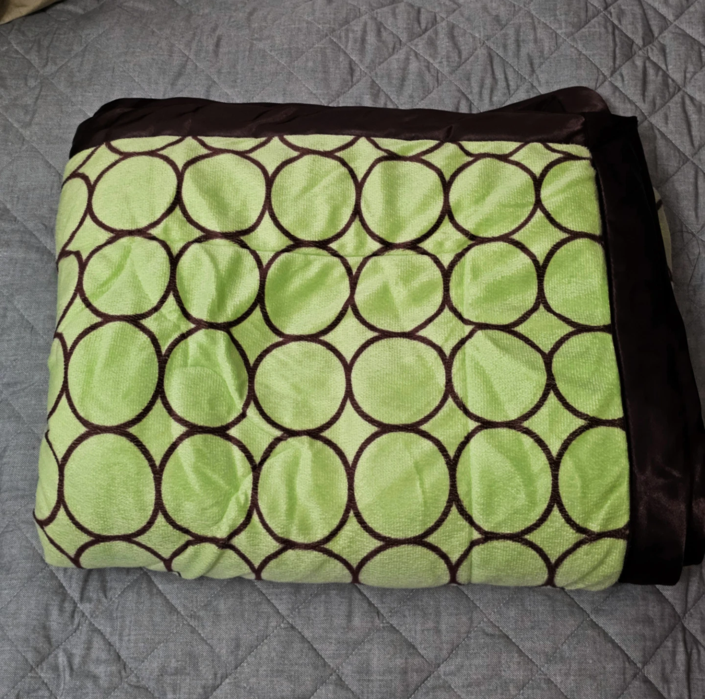 Green and Brown Circle Pattern Blanket