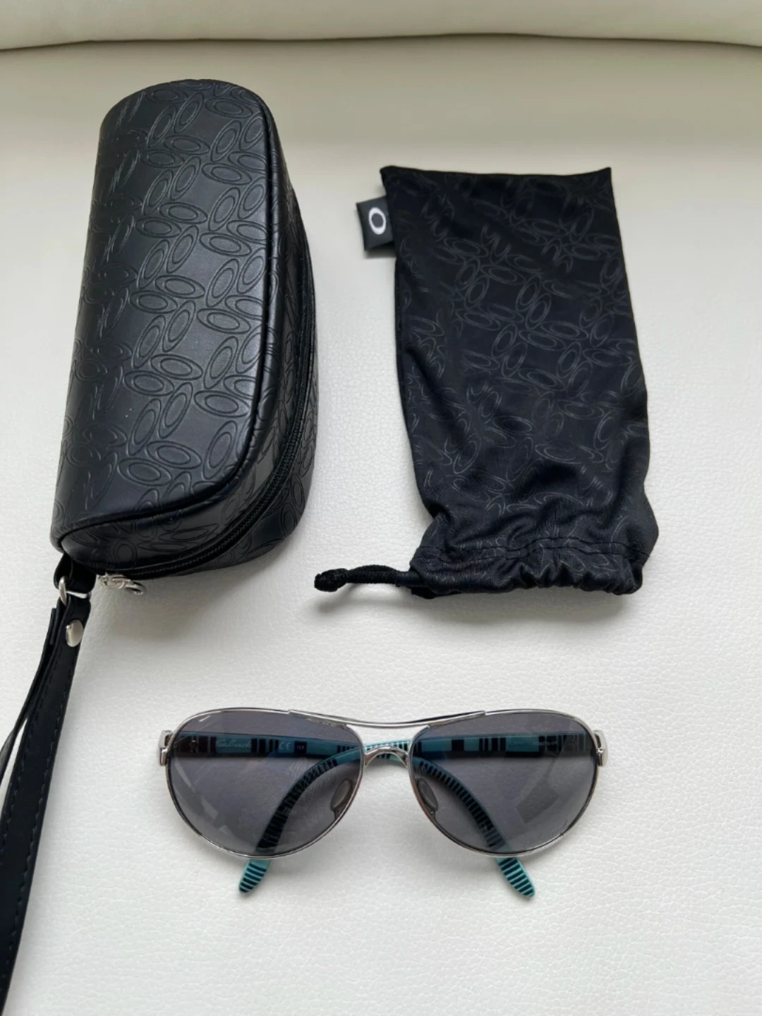Oakley FEEDBACK Sunglasses - Polished Chrome/Grey Gradient