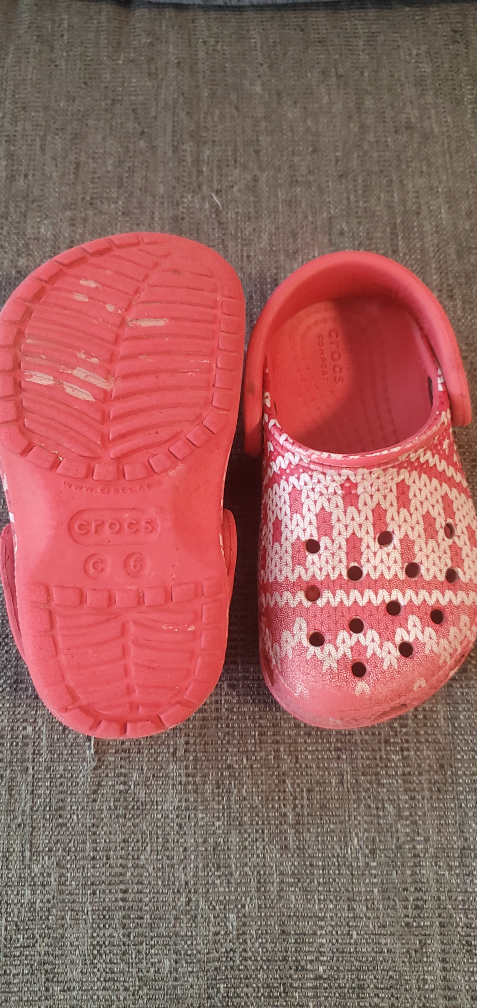 crocs size 6c (toddler)