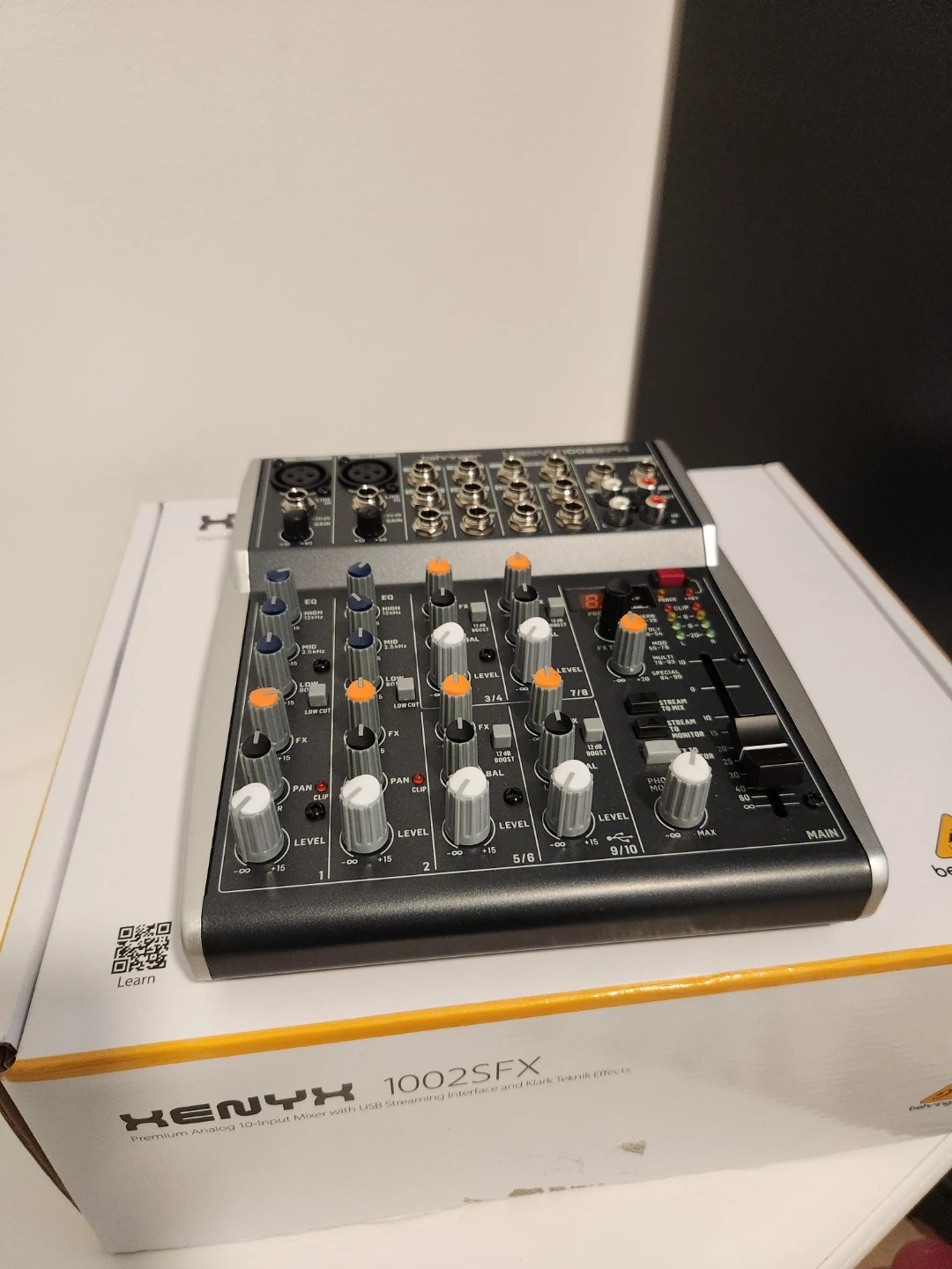 Behringer Xenyx 1002SFX Mixer