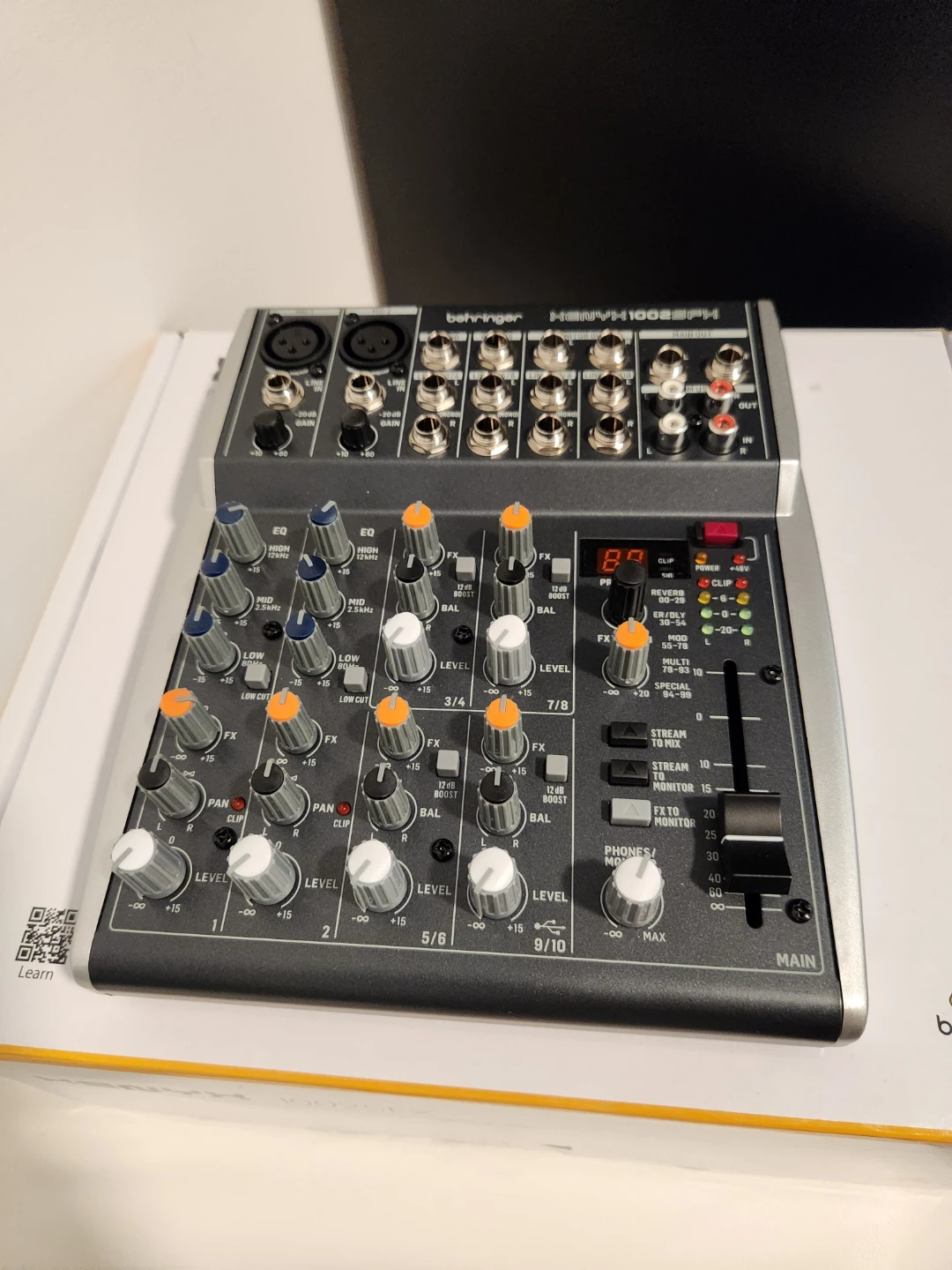 Behringer Xenyx 1002SFX Mixer - photo 3