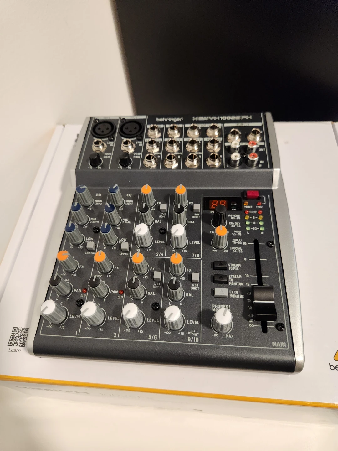 Behringer Xenyx 1002SFX Mixer - photo 4