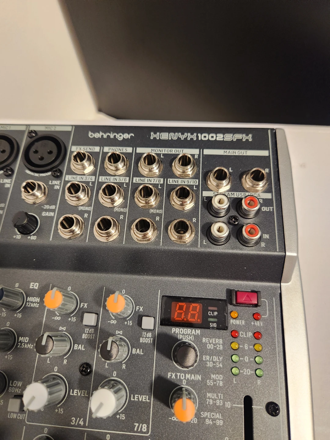 Behringer Xenyx 1002SFX Mixer - photo 5