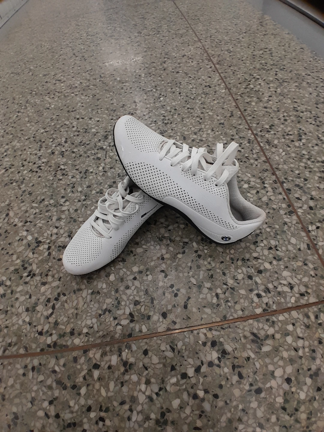 Puma BMW Motorsport White Shoes Teens/ Boys Size 7 - photo 3