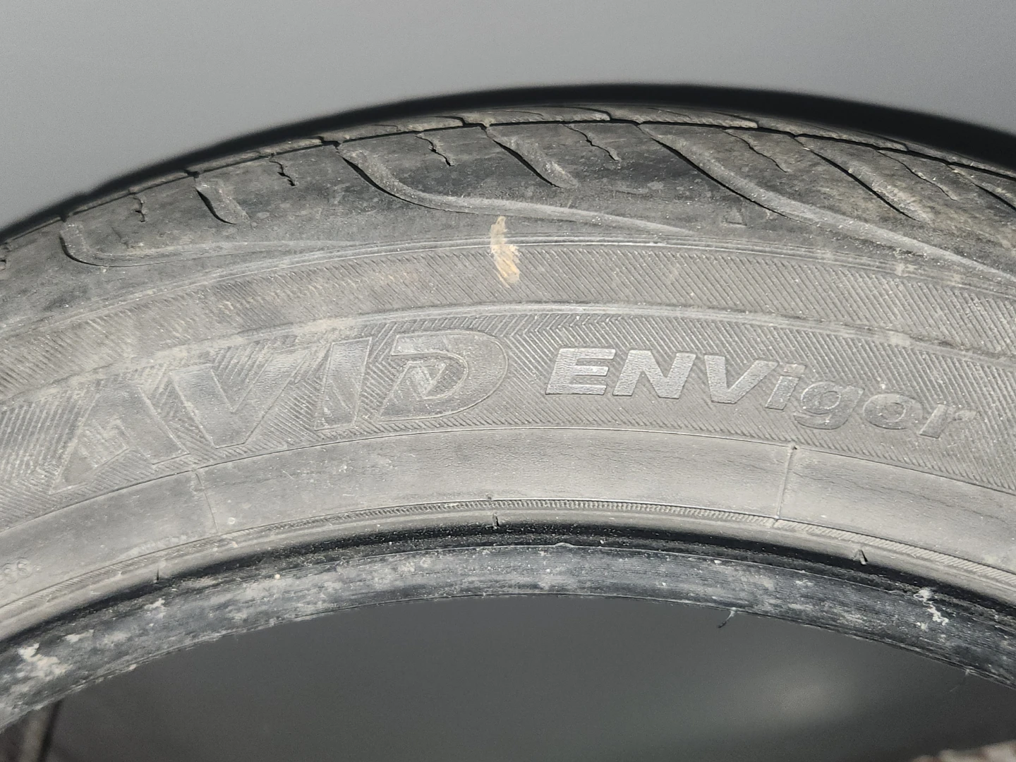 Yokohama Avid Envigor Tire 225/45R18 95W
