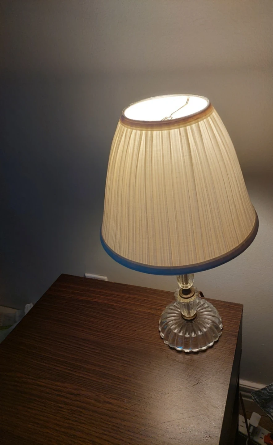 Nightstand & Vintage Lamp - photo 4
