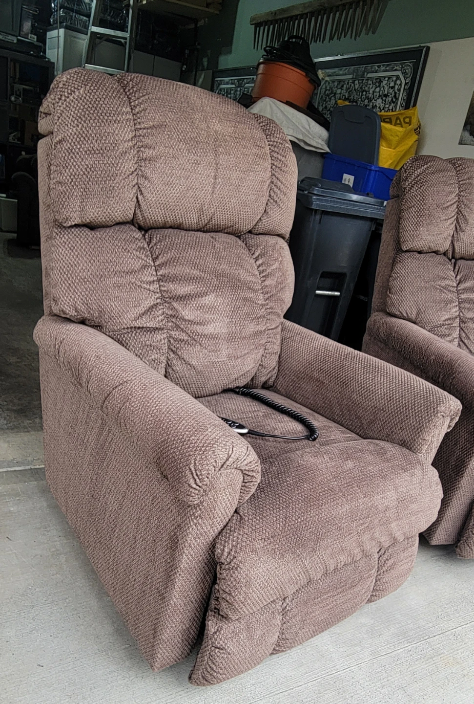 2x LaZBoy Elec Rocker Recliners w/Power Head & Lumbar
