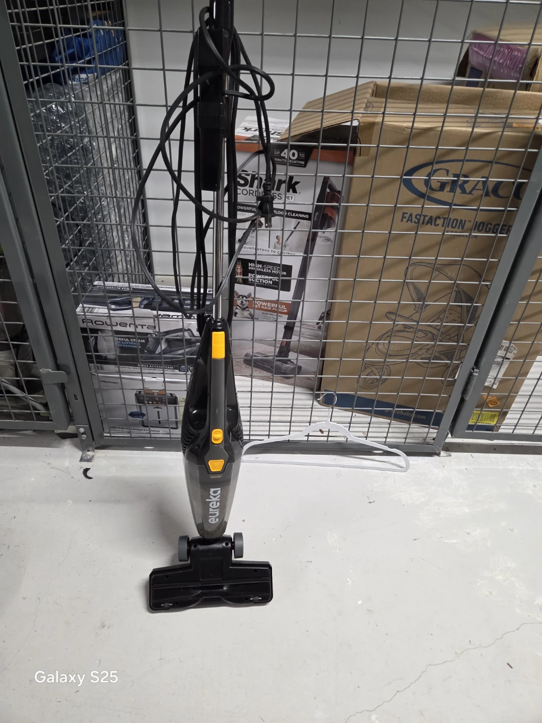 Eureka Handheld Vacuum Cleaner - photo 2